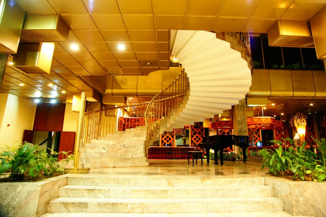 Rainbow Towers Hotel and Conference Centre — ภาพห้องพักและบรรยากาศ