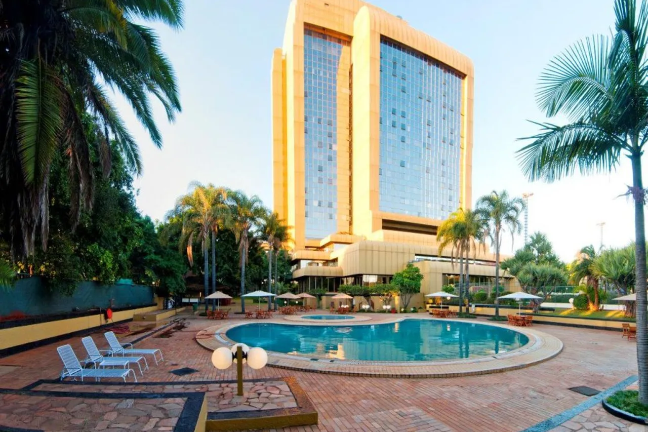 Rainbow Towers Hotel and Conference Centre — ภาพห้องพักและบรรยากาศ