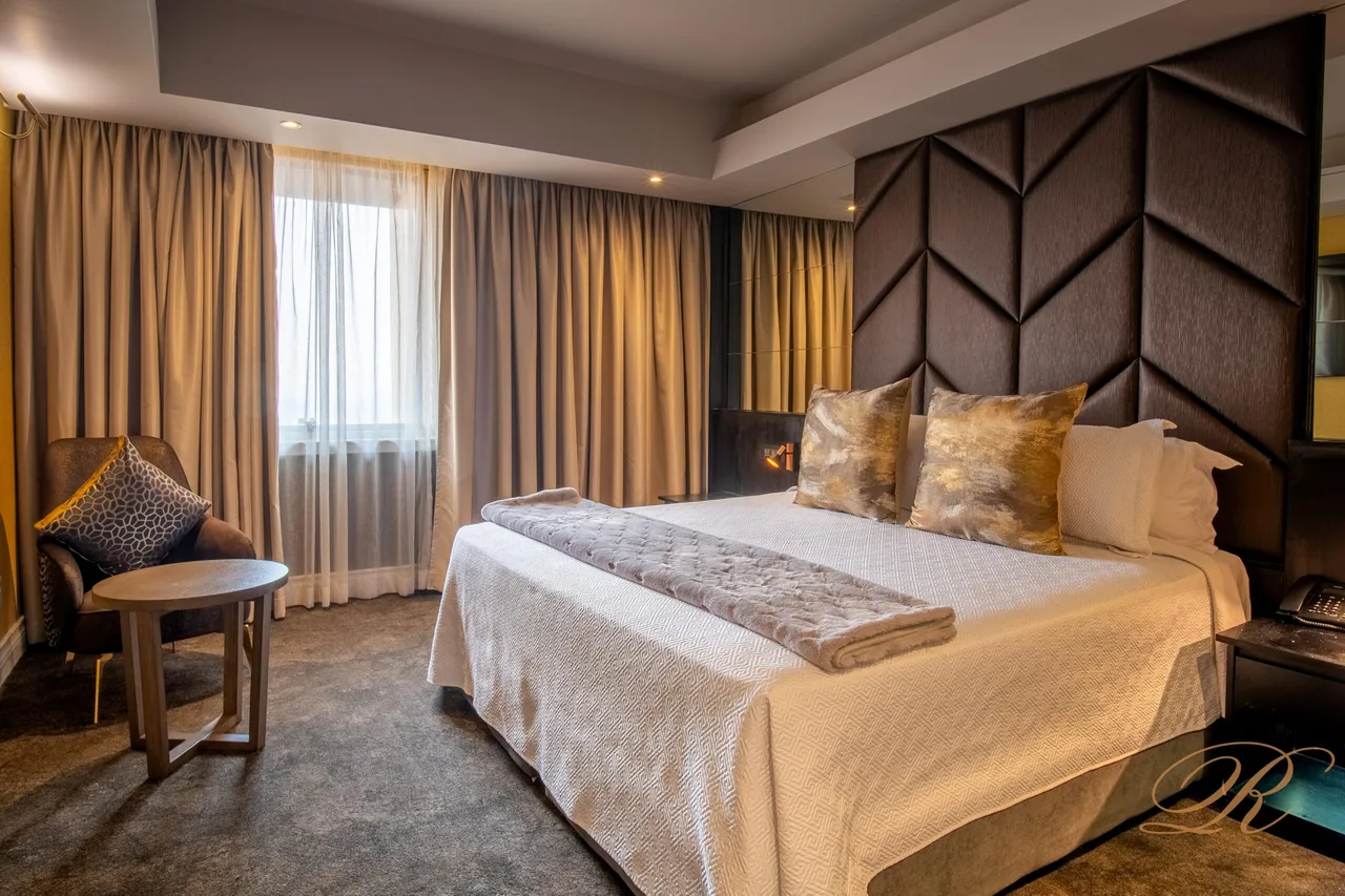 Rainbow Towers Hotel and Conference Centre — ภาพห้องพักและบรรยากาศ