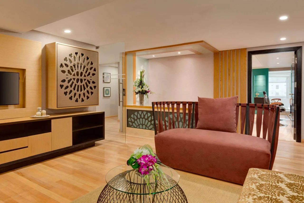 Ramada Hotel & Suites by Wyndham Amwaj Islands — ภาพห้องพักและบรรยากาศ