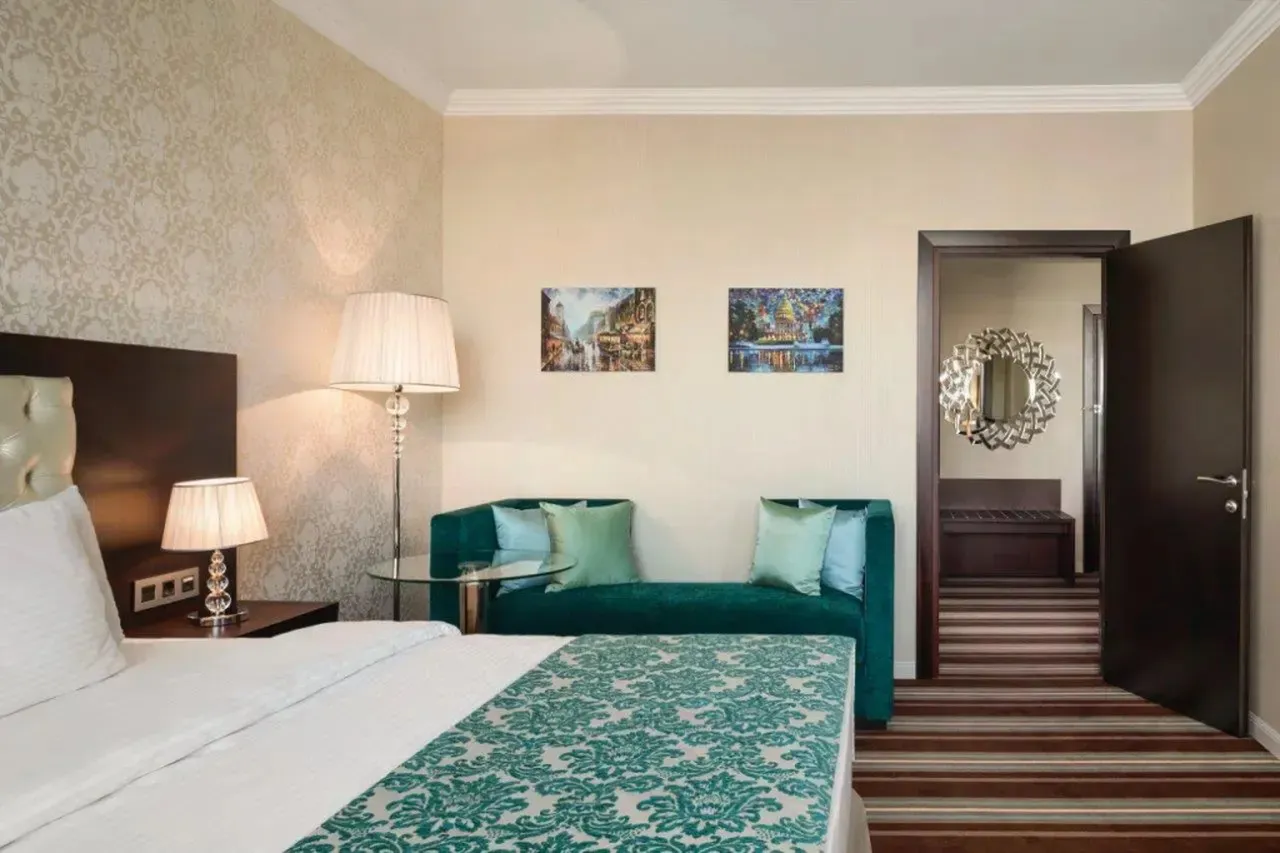 Ramada by Wyndham Kazan City Centre — rooms and atmosphere