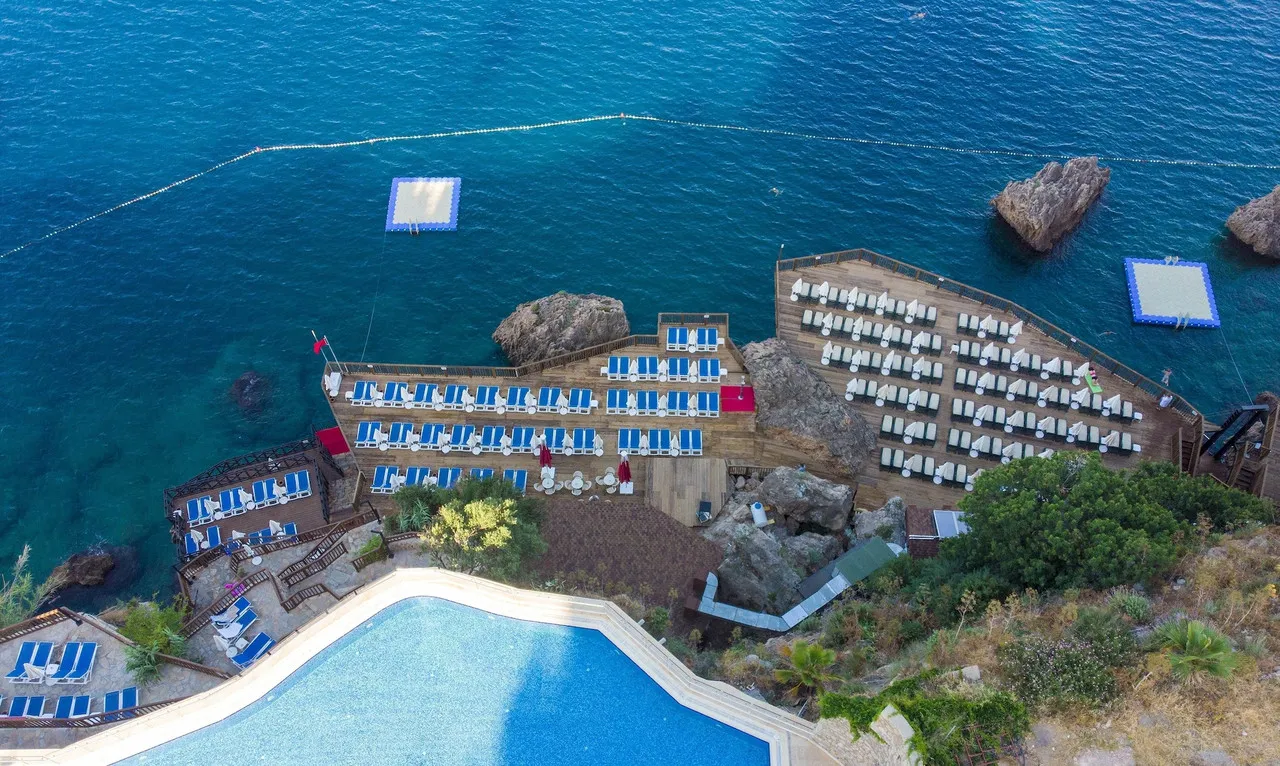 Ramada Plaza by Wyndham Antalya — rooms and atmosphere