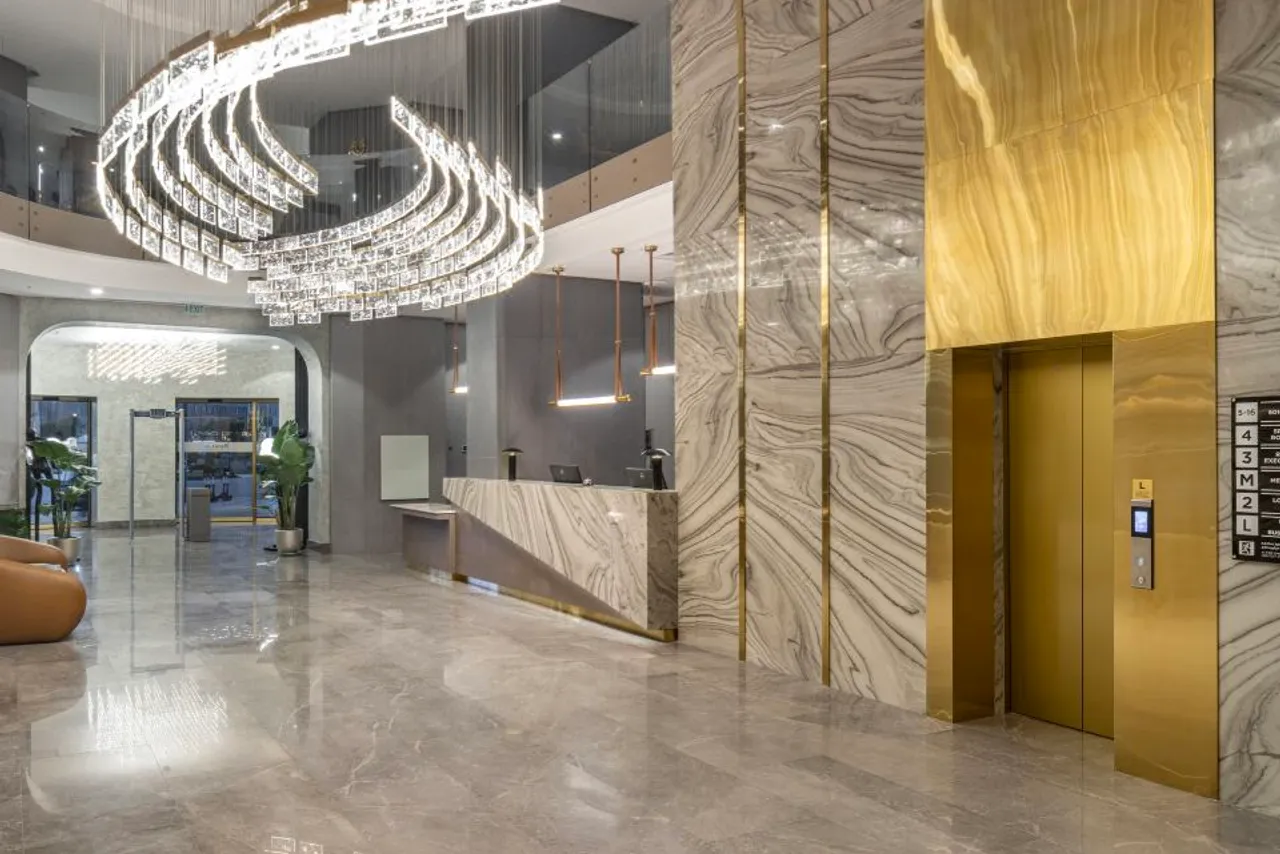 Ramada Plaza by Wyndham Batumi — ภาพห้องพักและบรรยากาศ