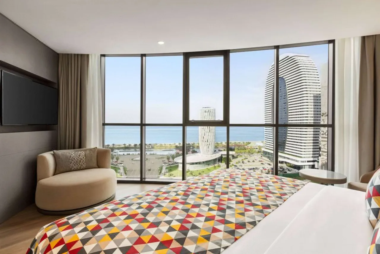 Ramada Plaza by Wyndham Batumi — ภาพห้องพักและบรรยากาศ