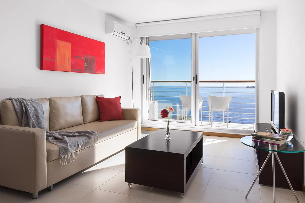 Real Colonia Hotel & Suites — โกโลเนียเดลซากราเมนโต