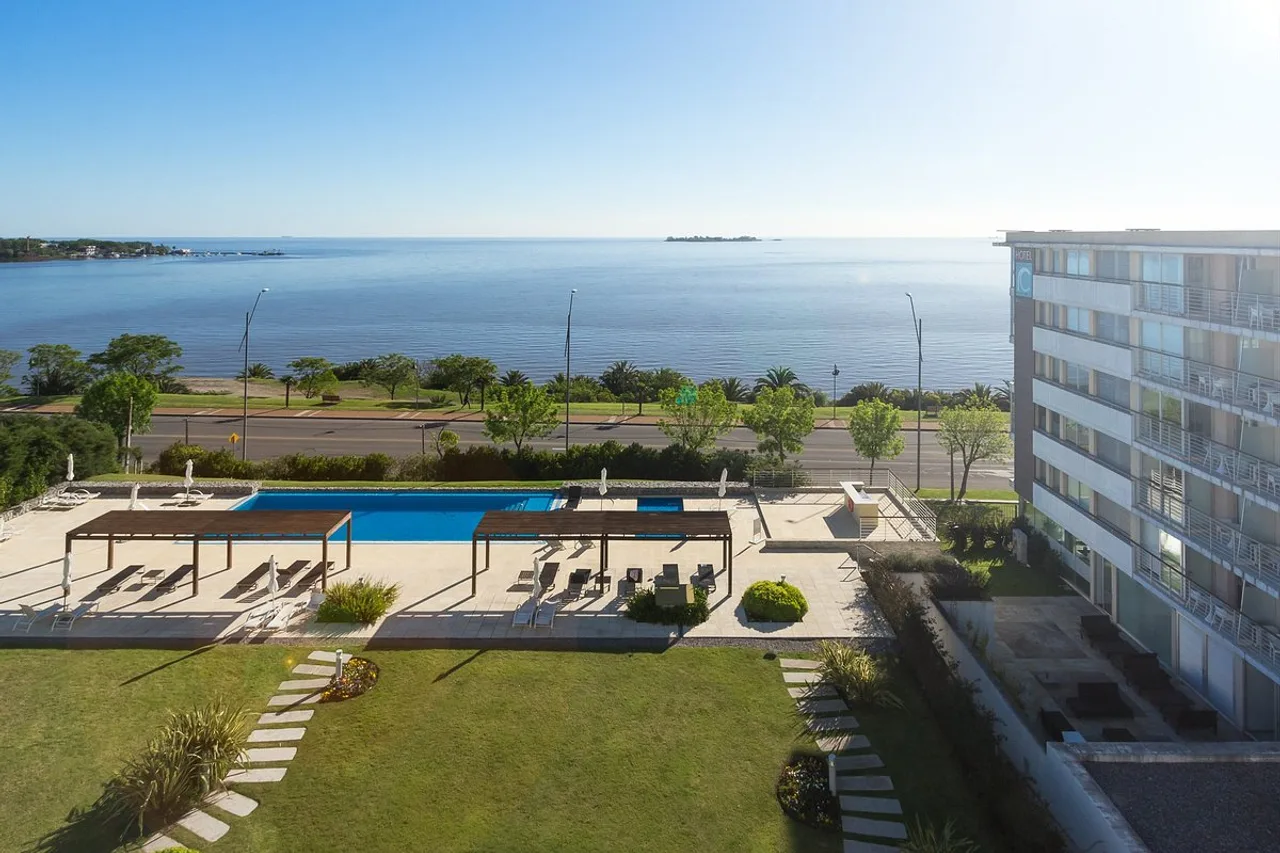 Real Colonia Hotel & Suites — ภาพห้องพักและบรรยากาศ