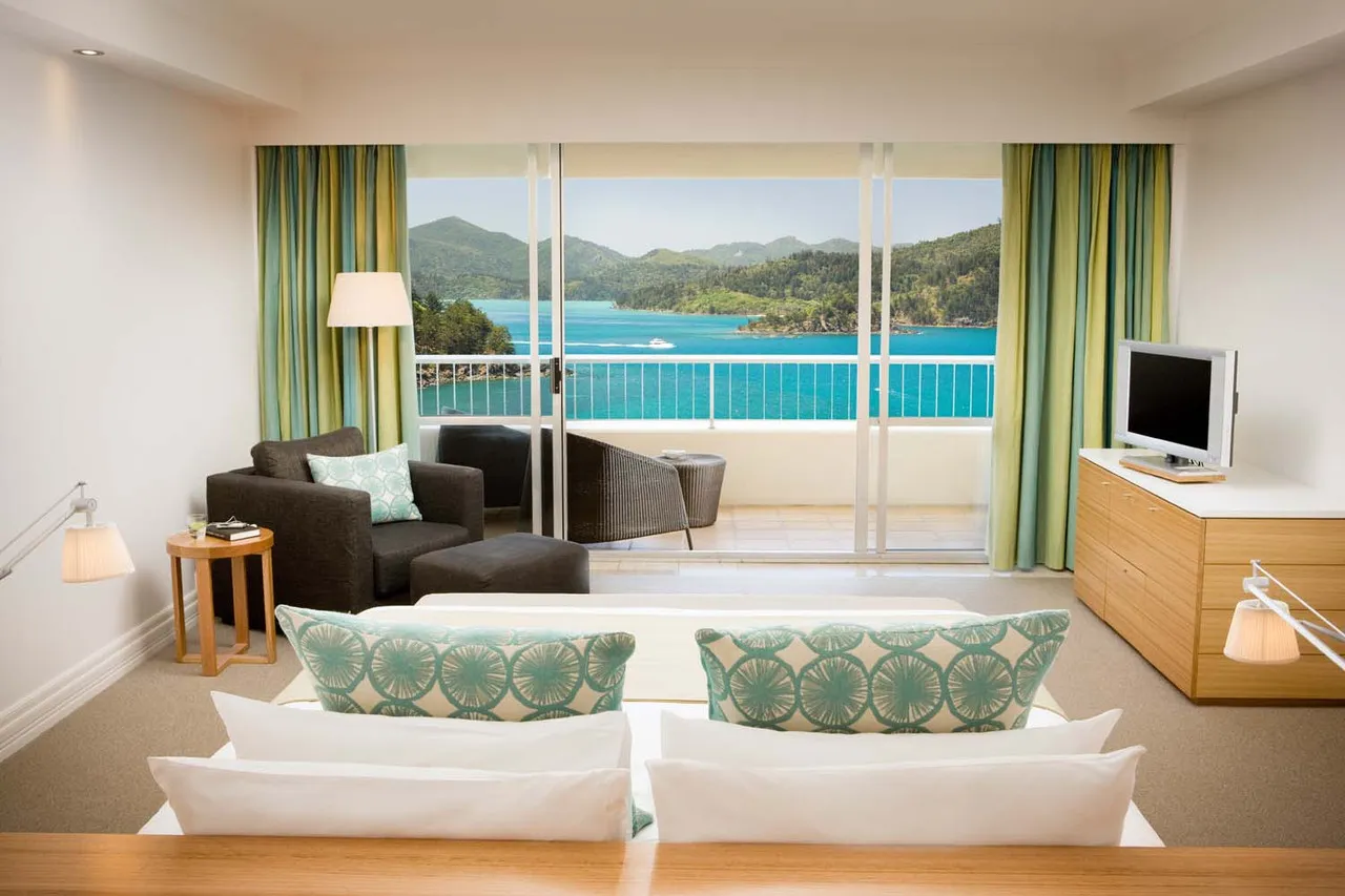 Reef View Hotel — rooms and atmosphere