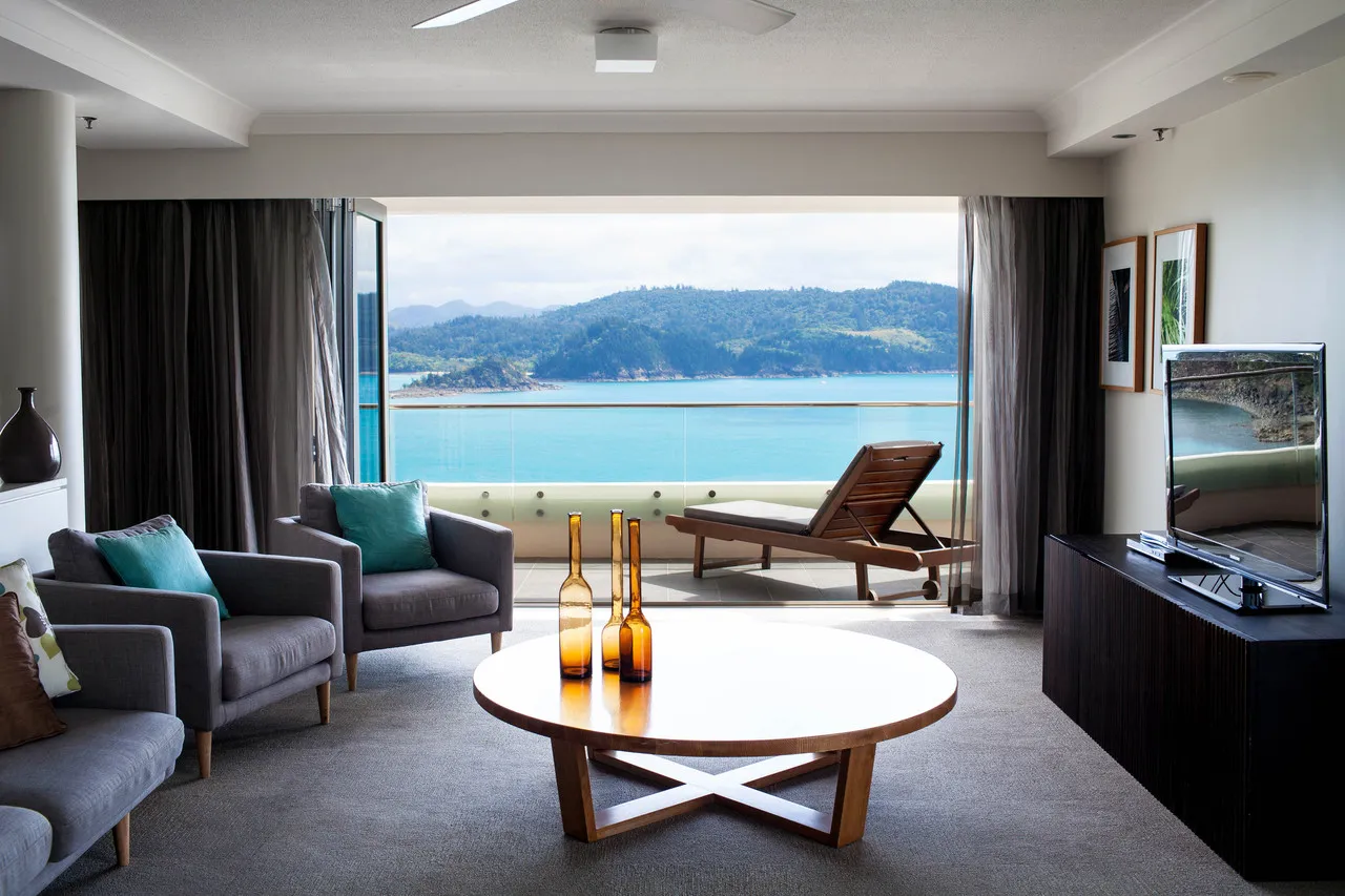 Reef View Hotel — rooms and atmosphere