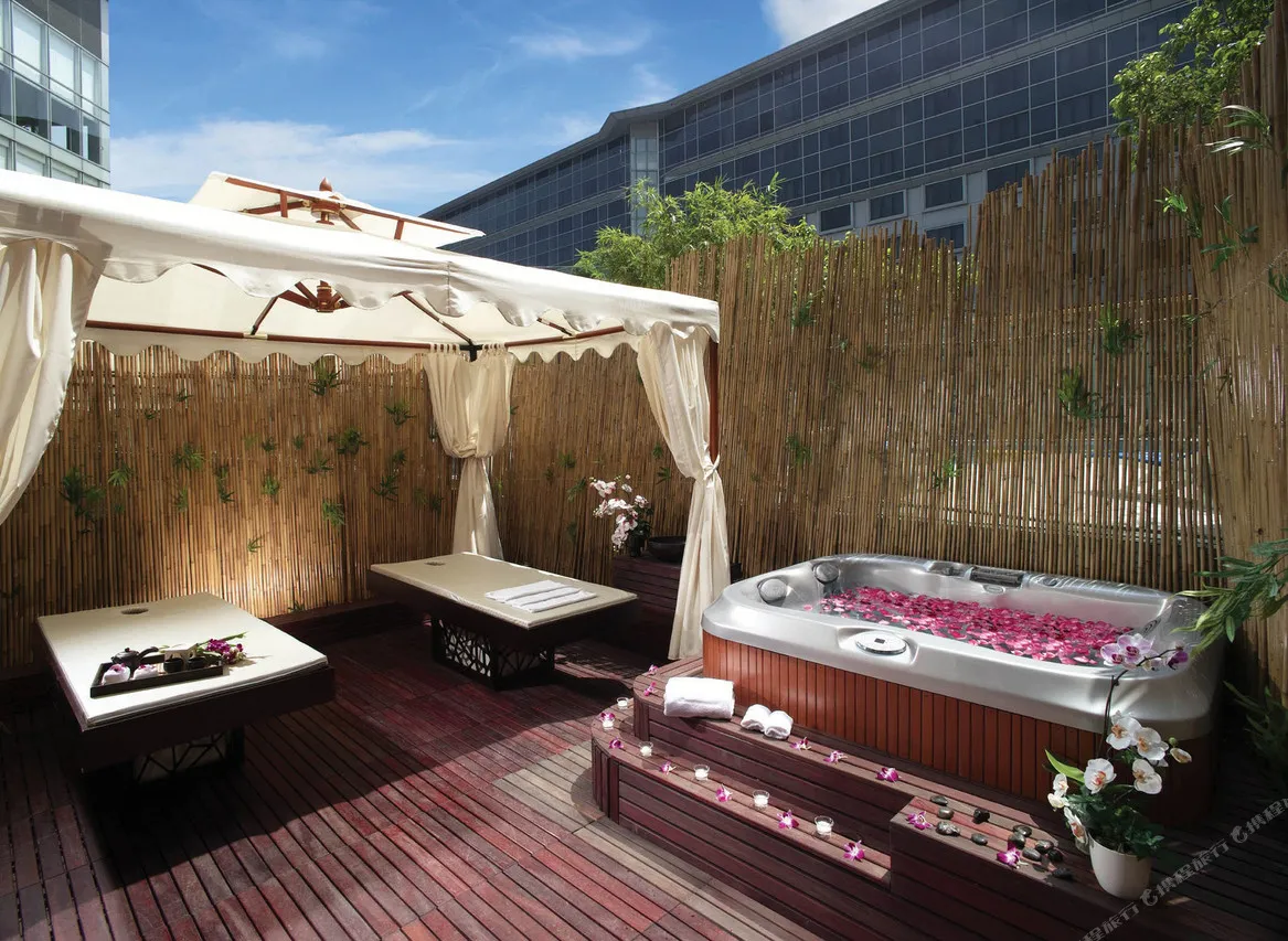 Regal Airport Hotel — rooms and atmosphere