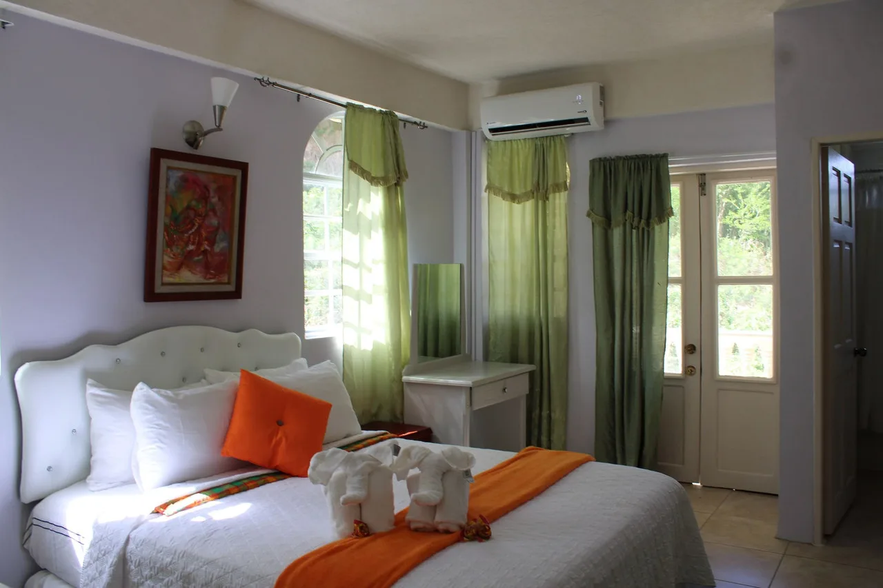 Rejens Hotel — ภาพห้องพักและบรรยากาศ