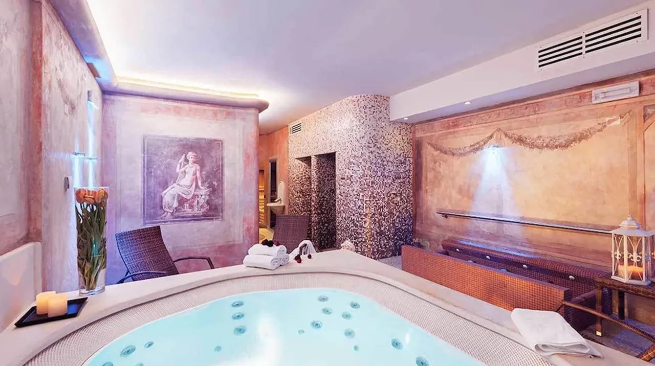 Relais Empire — rooms and atmosphere
