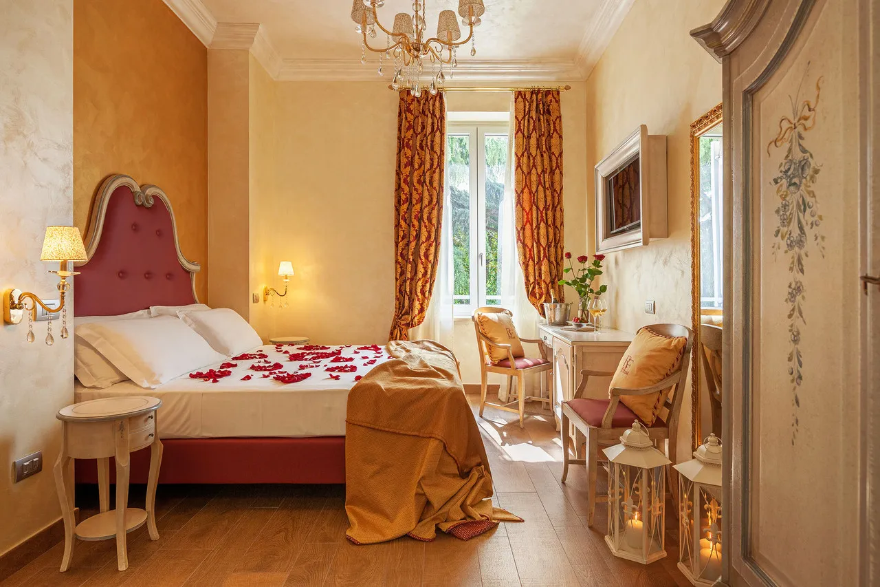 Relais Empire — rooms and atmosphere