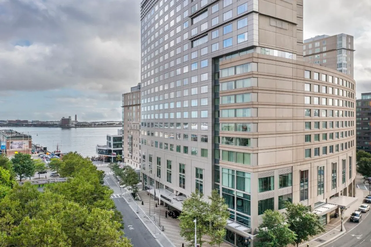 Renaissance Boston Seaport District — ภาพห้องพักและบรรยากาศ