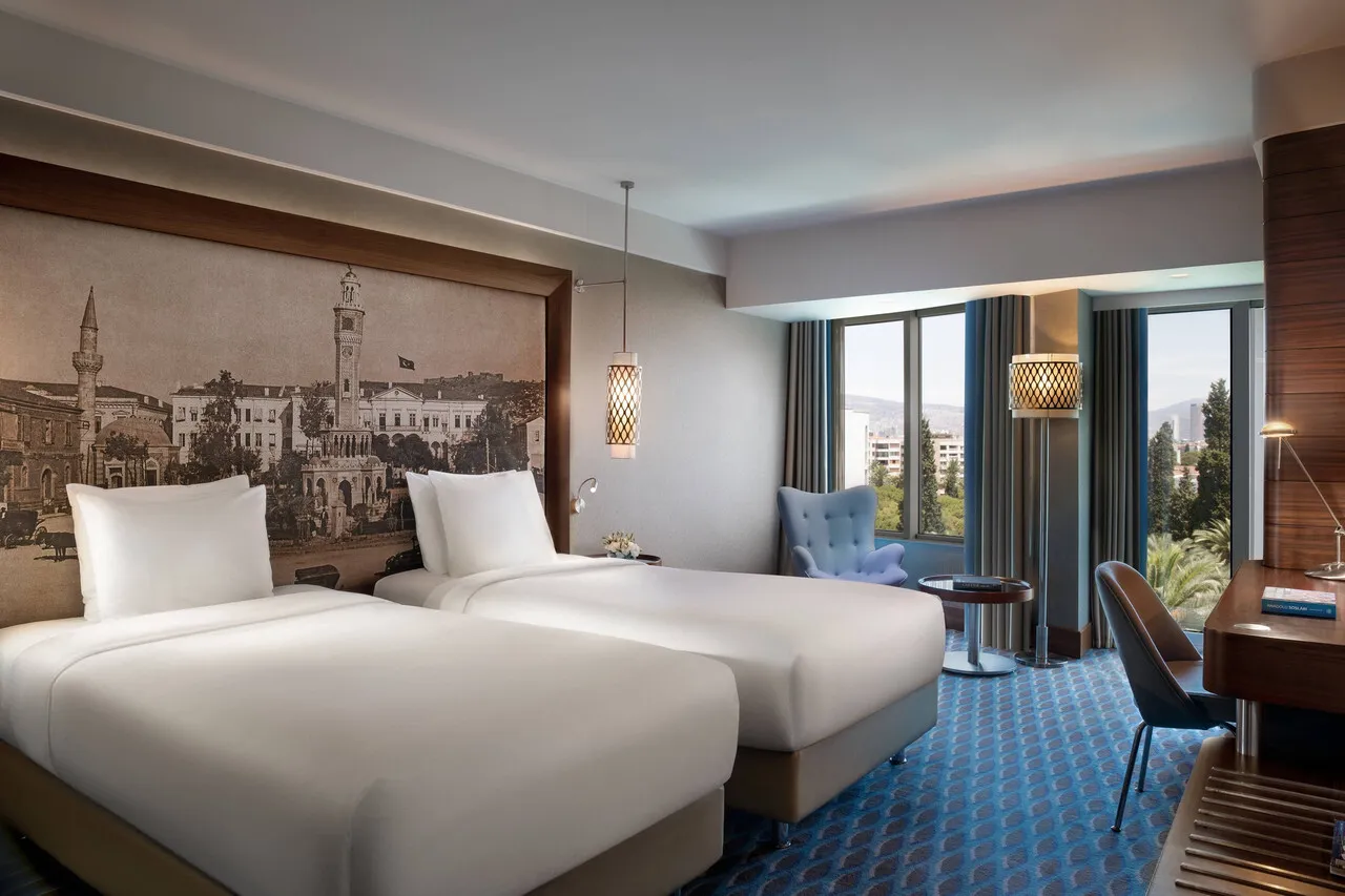 Renaissance Izmir Hotel — rooms and atmosphere