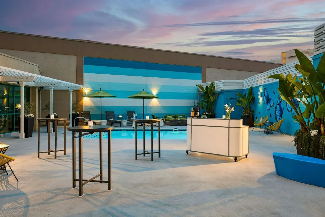 Renaissance Los Angeles Airport Hotel — โรงแรมในใกล้ SoFi Stadium