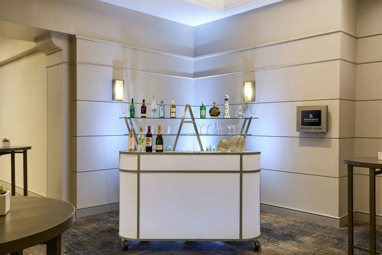 Renaissance Los Angeles Airport Hotel — ภาพห้องพักและบรรยากาศ