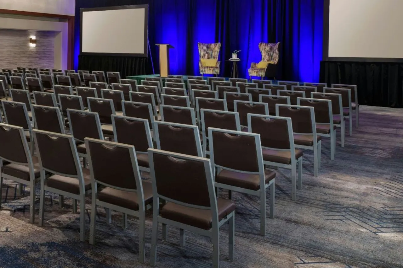 Renaissance Los Angeles Airport Hotel — ภาพห้องพักและบรรยากาศ