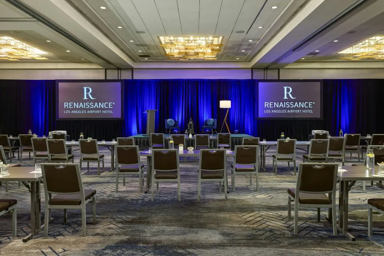 Renaissance Los Angeles Airport Hotel — ภาพห้องพักและบรรยากาศ