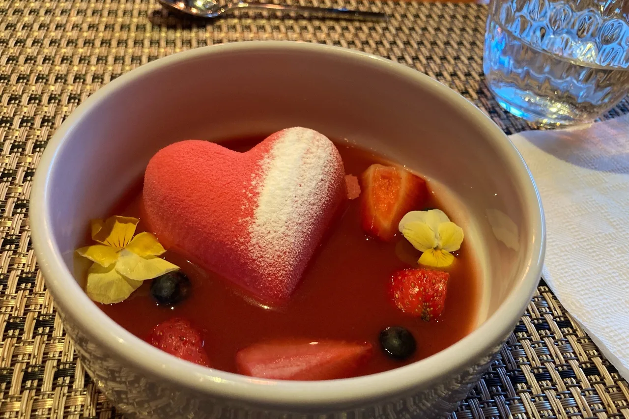 Renaissance Minsk Hotel — ภาพห้องพักและบรรยากาศ