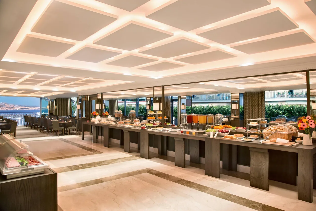 Renaissance Naples Hotel Mediterraneo — ภาพห้องพักและบรรยากาศ