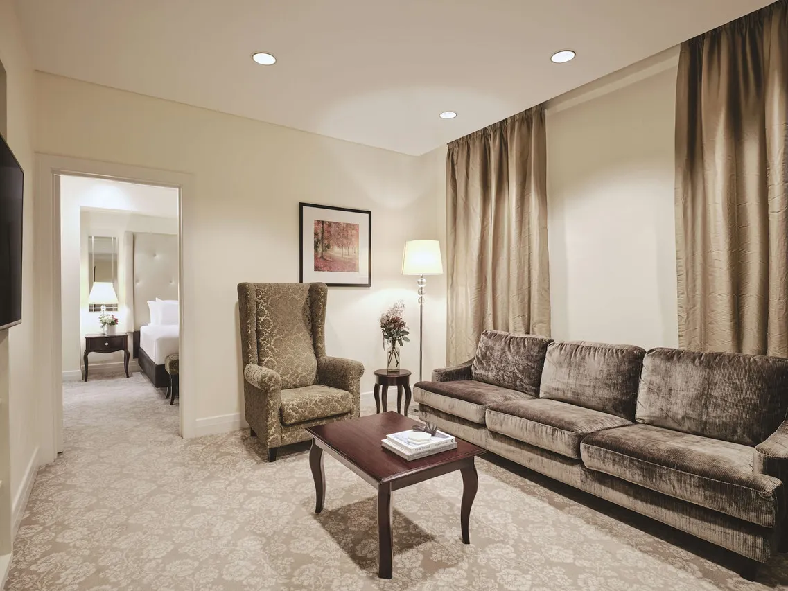 Rendezvous Hotel Melbourne — rooms and atmosphere