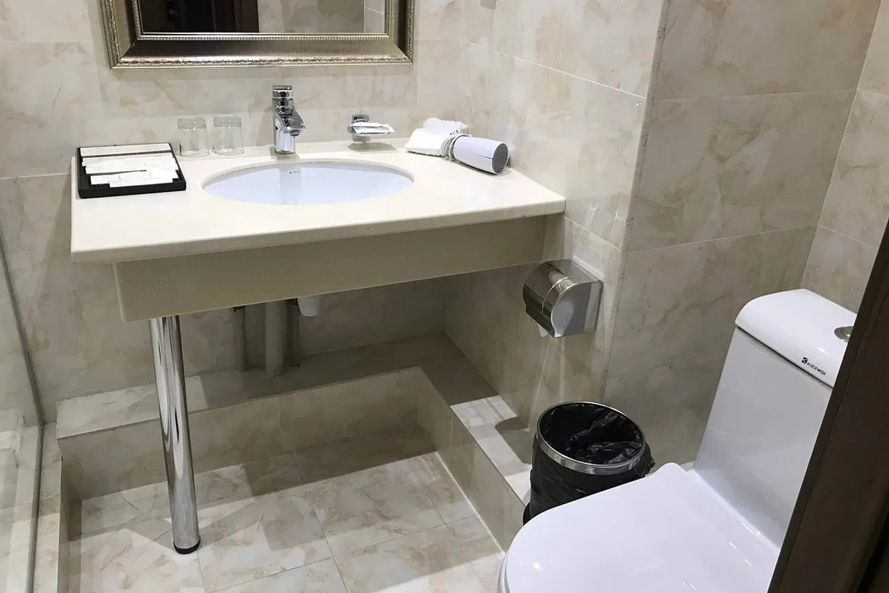 Renion Park Hotel — โรงแรมในบิชเคก