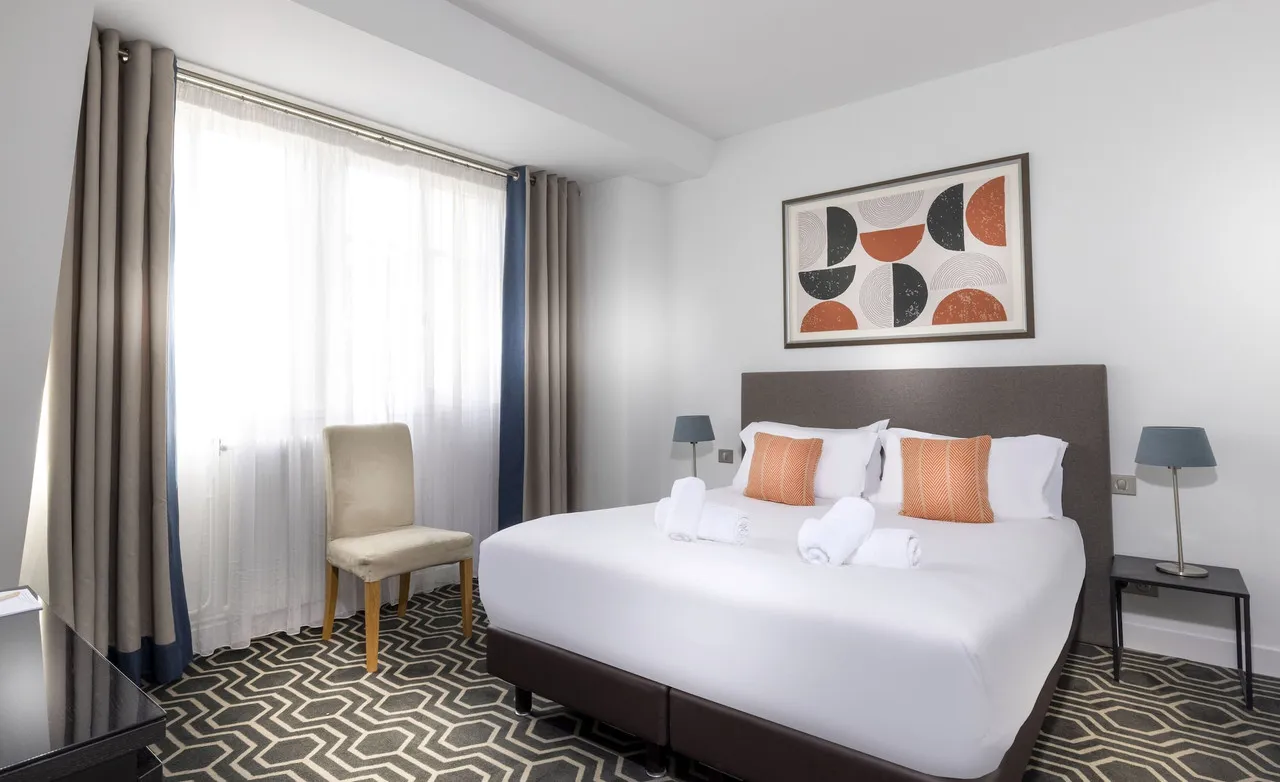 Residence Charles Floquet — rooms and atmosphere
