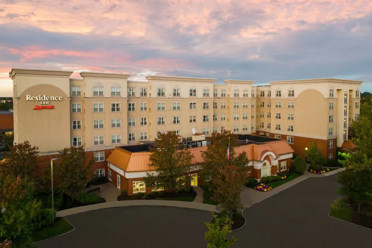 Residence Inn by Marriott East Rutherford Meadowlands — โรงแรมในใกล้ MetLife Stadium