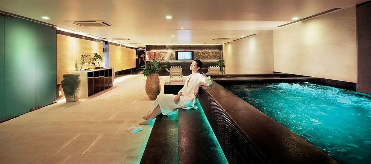 Resorts World Genting First World Hotel — rooms and atmosphere