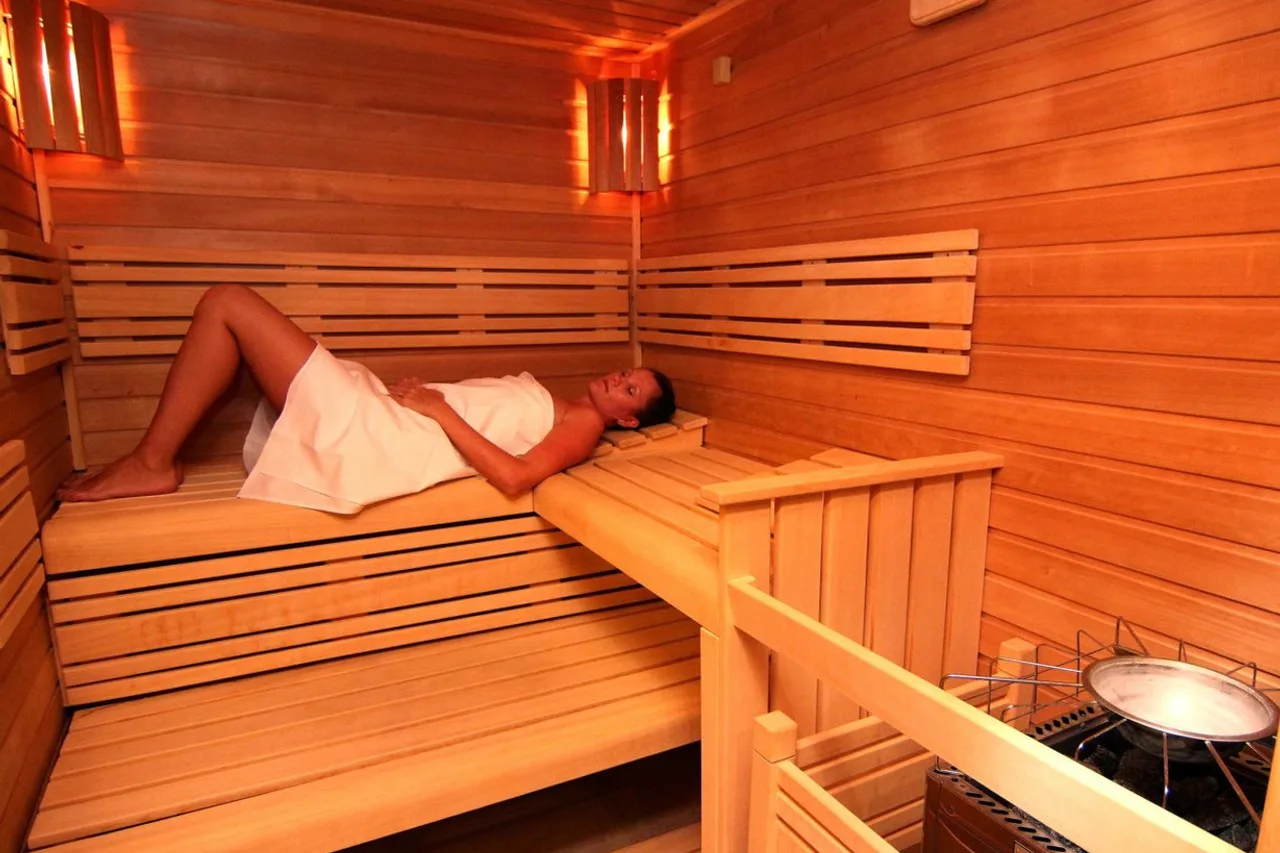Retro Riverside Wellness Resort — ภาพห้องพักและบรรยากาศ