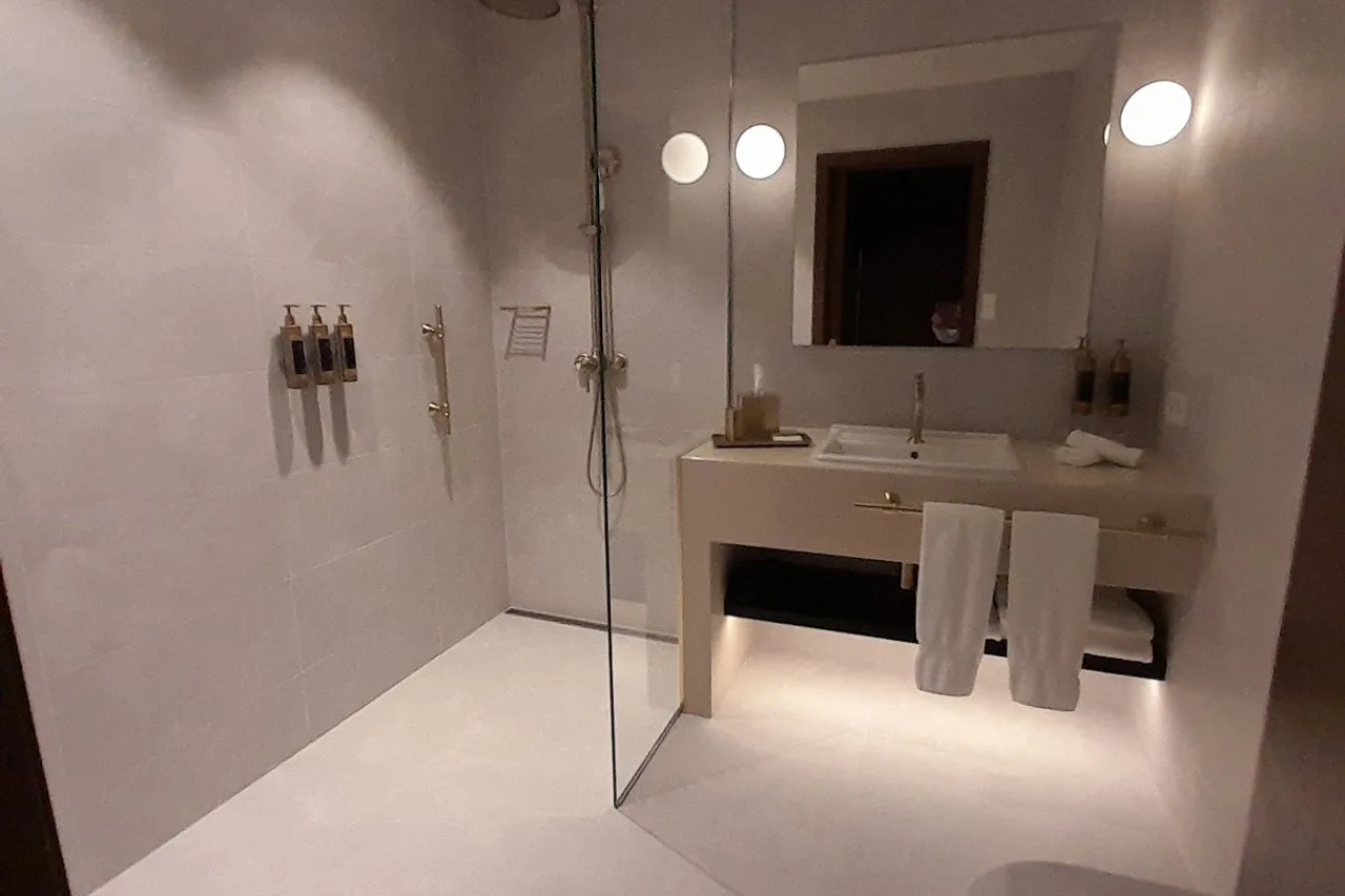 Reykjavik Konsulat Hotel, Curio Collection by Hilton — rooms and atmosphere