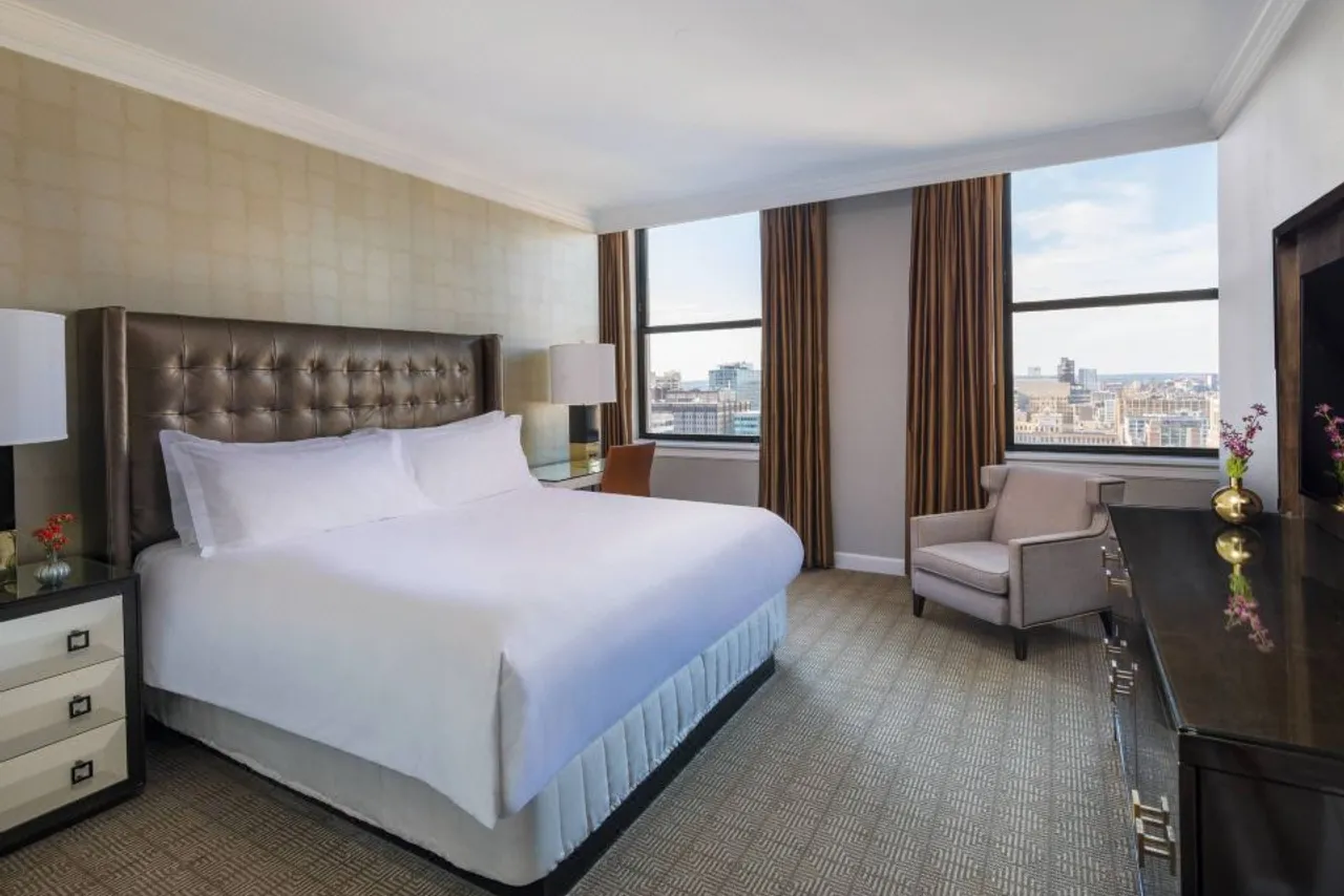 The Ritz-Carlton, Philadelphia — โรงแรมในฟิลาเดลเฟีย