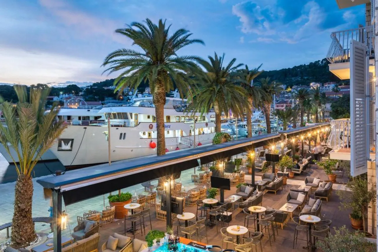 Riva Marina Hvar Hotel — โรงแรมในฮวาร์