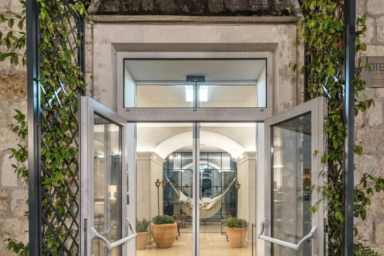 Riva Marina Hvar Hotel — ภาพห้องพักและบรรยากาศ