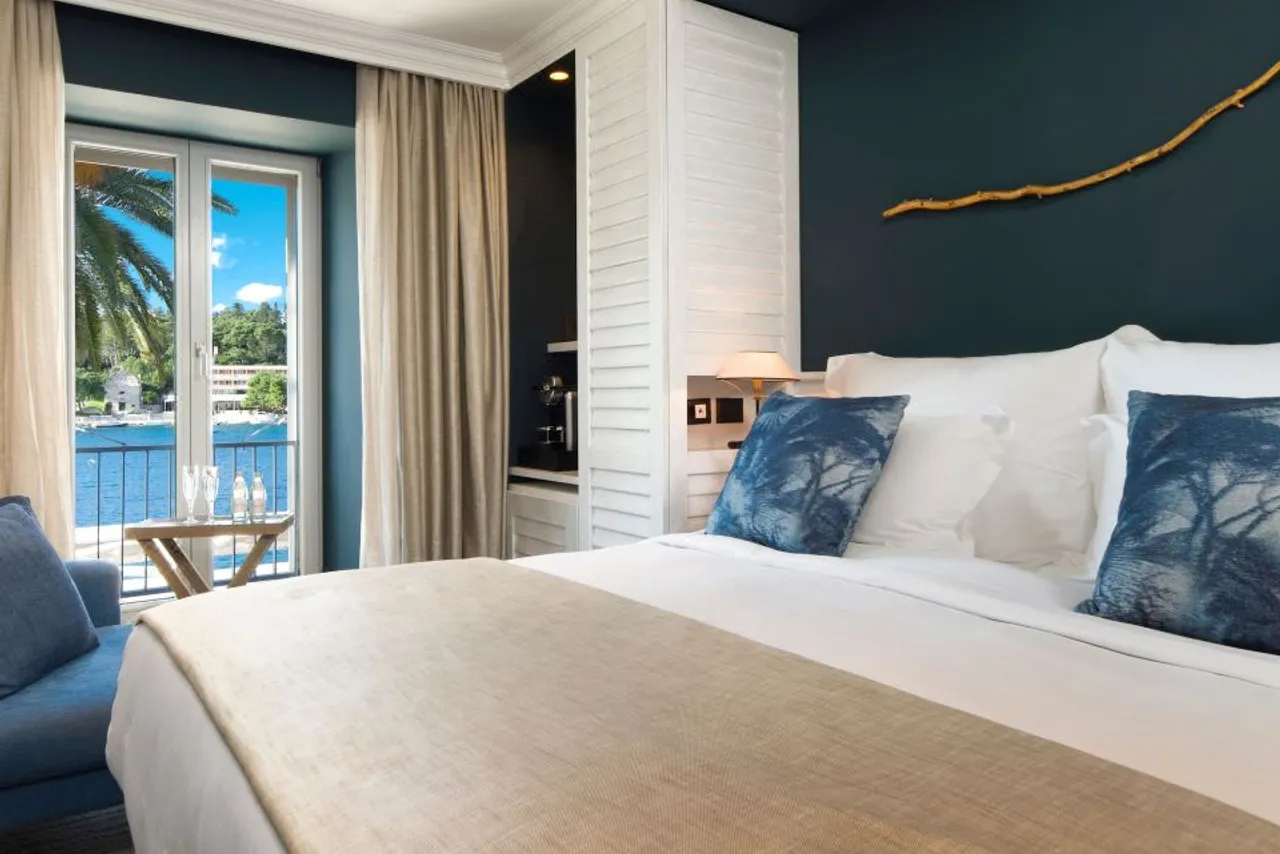 Riva Marina Hvar Hotel — ภาพห้องพักและบรรยากาศ