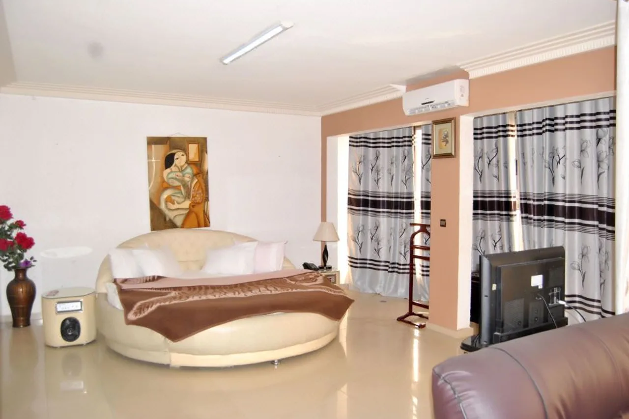 Riviera Hotel Benin — ภาพห้องพักและบรรยากาศ