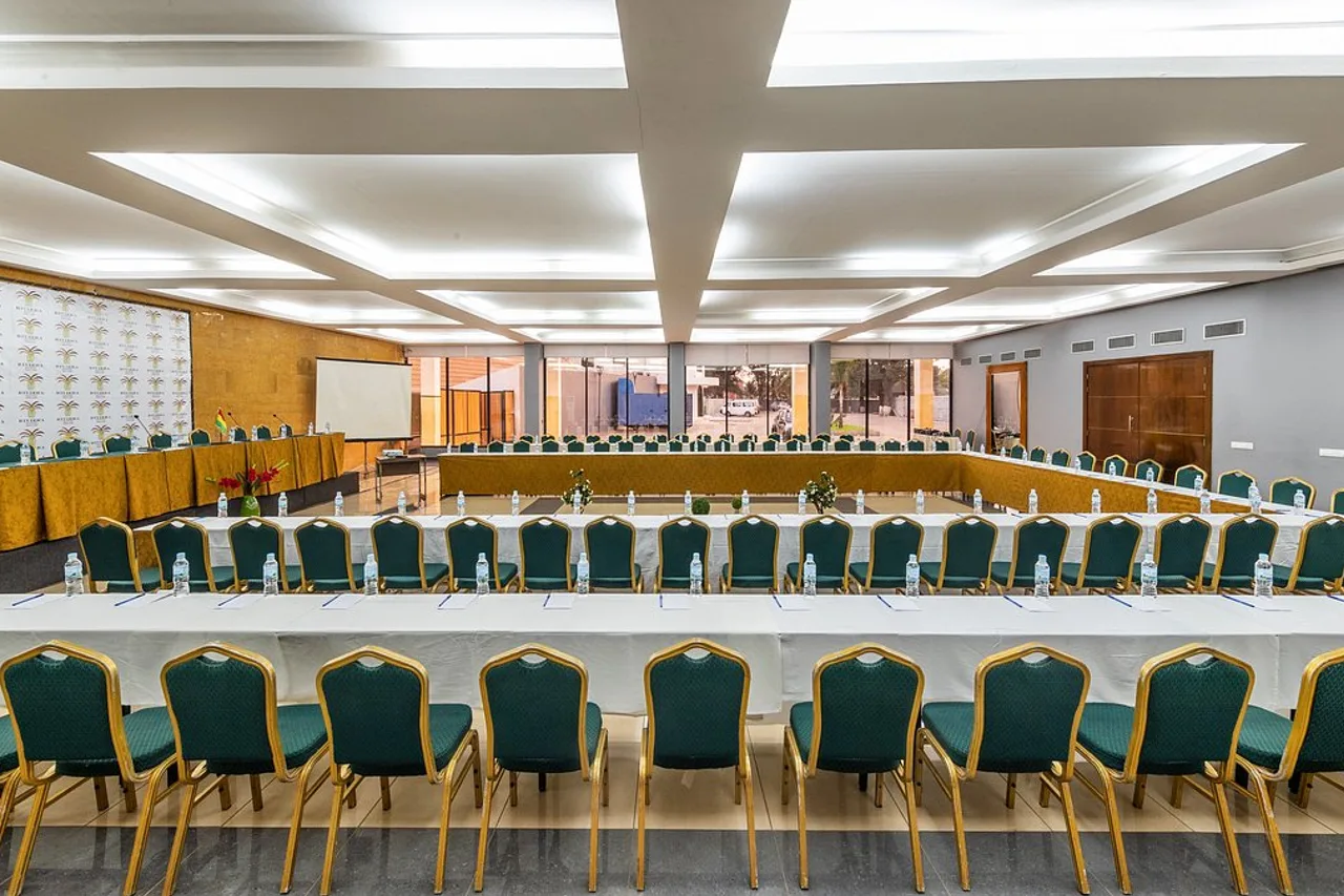 Riviera Royal Hotel — ภาพห้องพักและบรรยากาศ