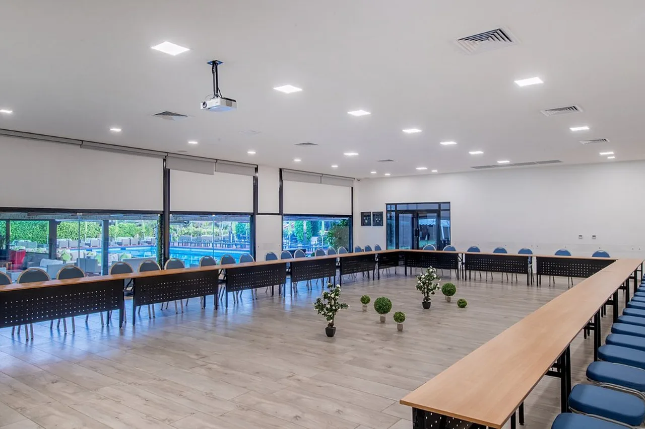 Riviera Royal Hotel — ภาพห้องพักและบรรยากาศ