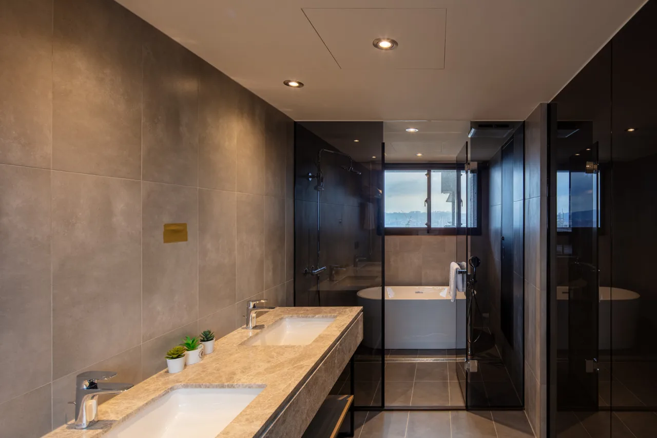Roaders Plus Hotel Taipei Station — rooms and atmosphere