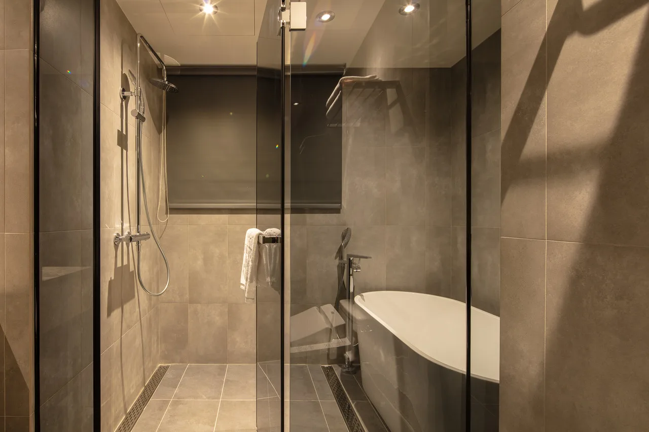 Roaders Plus Hotel Taipei Station — rooms and atmosphere