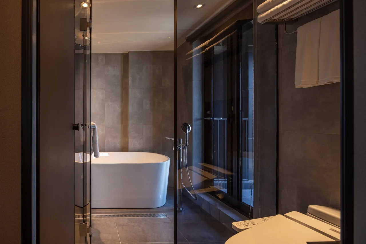 Roaders Plus Hotel Taipei Station — rooms and atmosphere