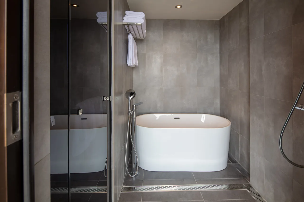 Roaders Plus Hotel Taipei Station — rooms and atmosphere