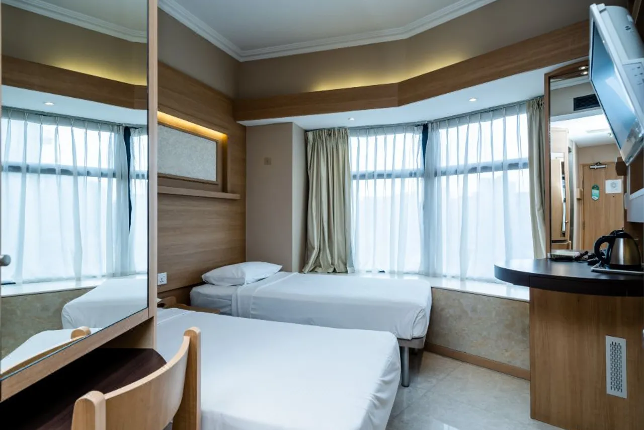 Robertson Quay Hotel — rooms and atmosphere