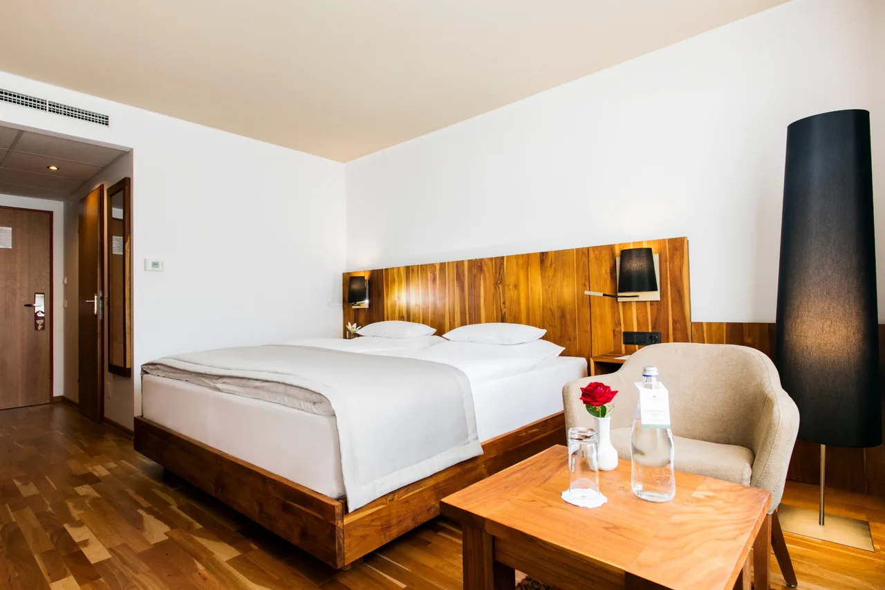 Rogner Hotel Tirana — ภาพห้องพักและบรรยากาศ