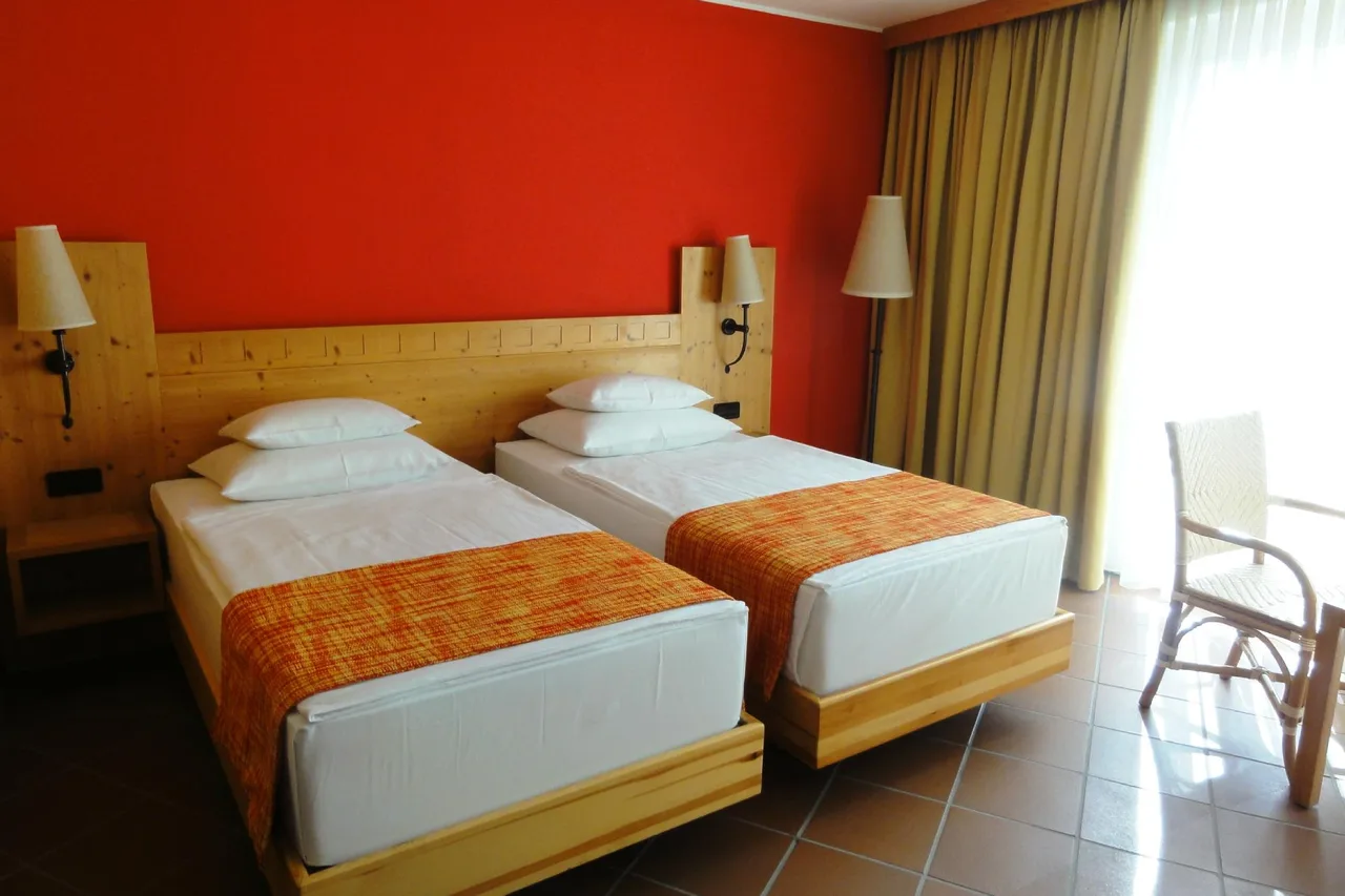 Rogner Hotel Tirana — ภาพห้องพักและบรรยากาศ