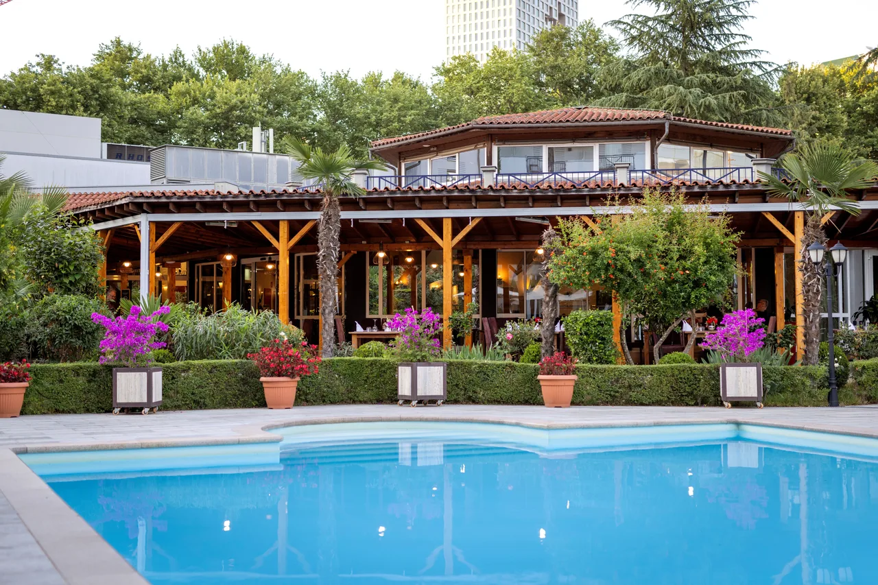 Rogner Hotel Tirana — ภาพห้องพักและบรรยากาศ