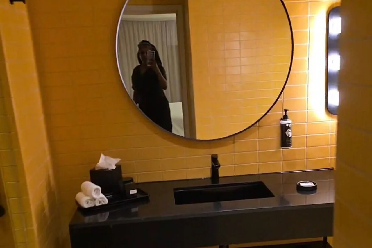 ROK Hotel Kingston, Tapestry Collection by Hilton — rooms and atmosphere