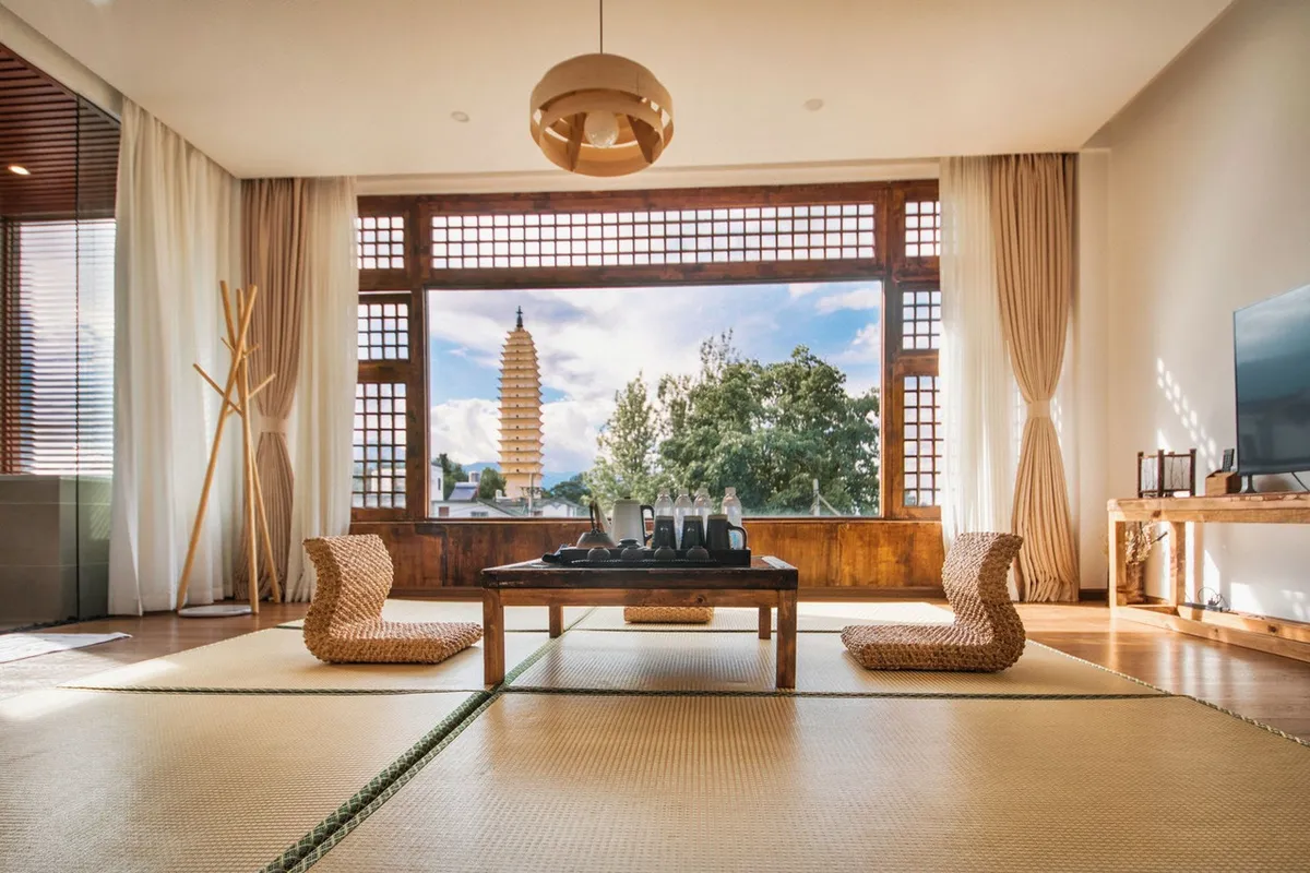 Ronglu Hotel — rooms and atmosphere