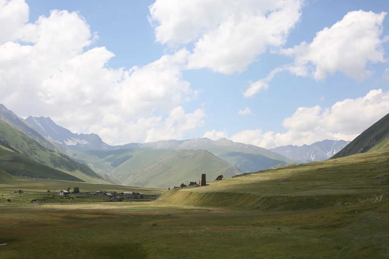 Rooms Hotel Kazbegi — rooms and atmosphere