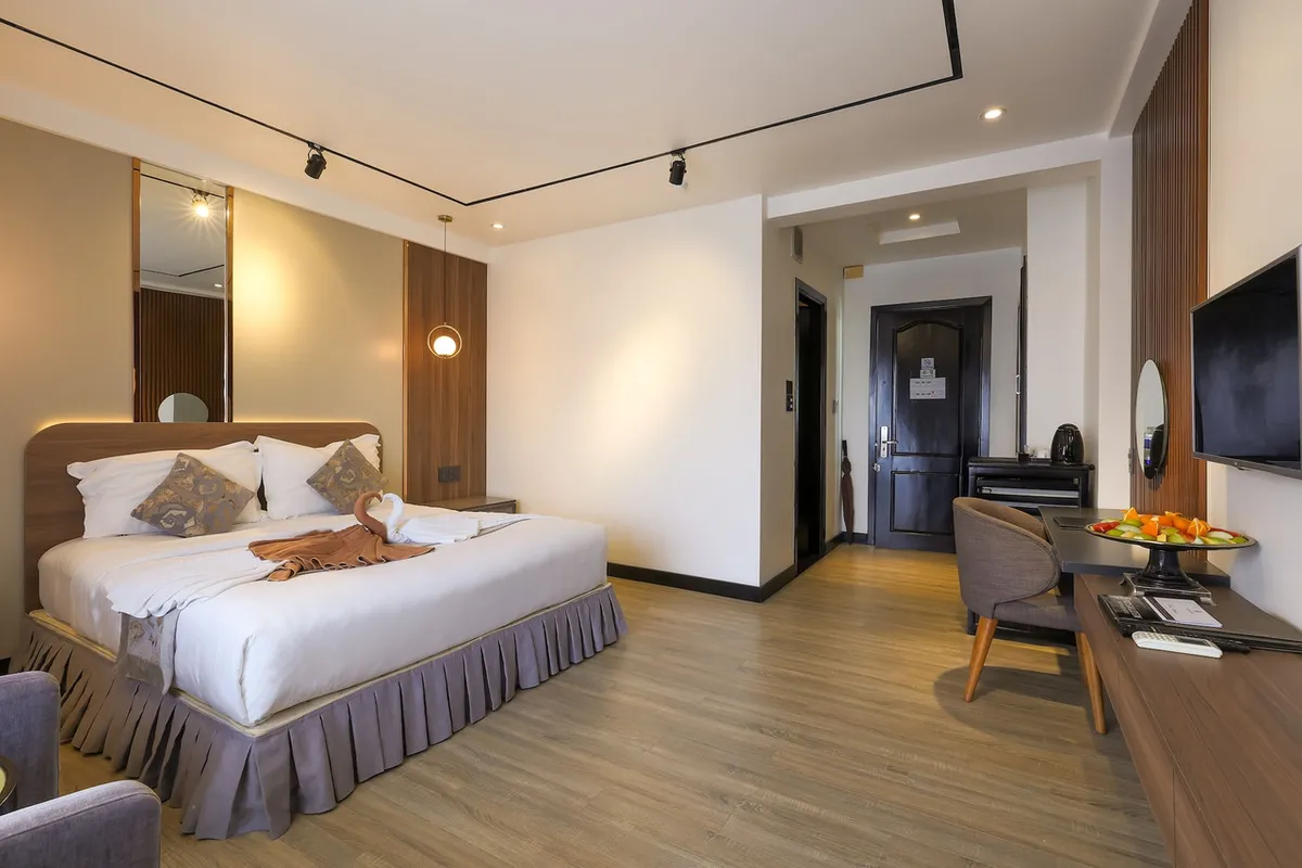 Rosaleen Boutique Hotel Hue — rooms and atmosphere